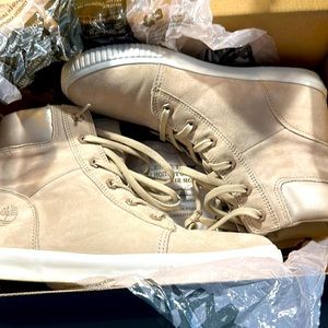 Size 9 SKYLA BAY style timberland